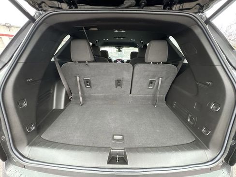 Used 2023 Chevrolet Traverse LT FWD image 24