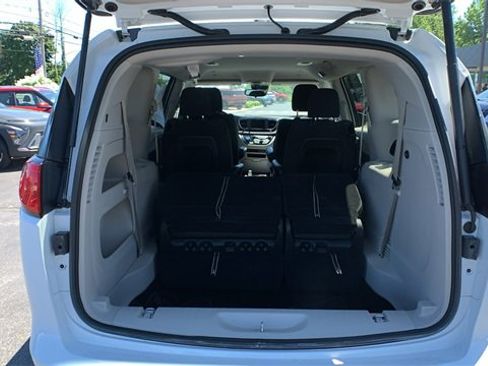 Used 2023 Chrysler Voyager LX image 25