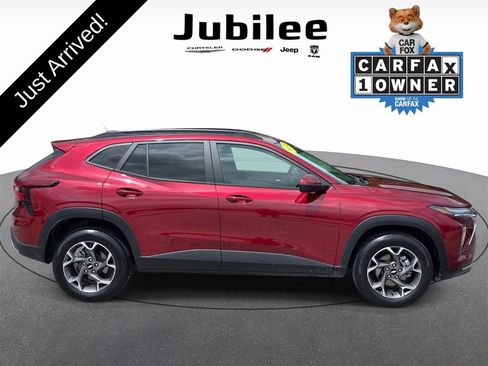 Used 2024 Chevrolet Trax LT w/ LT Convenience Package FWD image 32