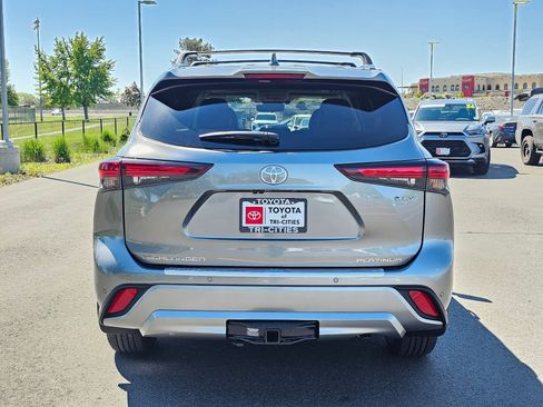 New 2026 Toyota Highlander Platinum AWD/4WD image 4