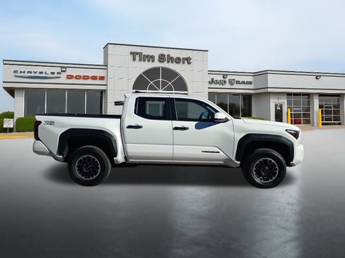 Used 2024 Toyota Tacoma SR5 image 4