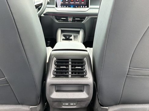 New 2026 Volkswagen Tiguan SE FWD image 28