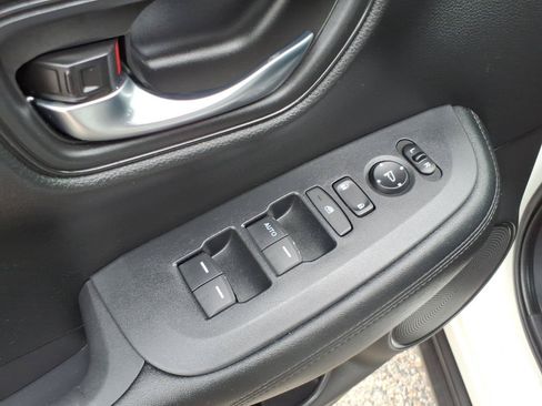 Used 2023 Honda HR-V LX image 12