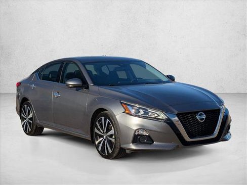 Used 2021 Nissan Altima 2.5 Platinum image 3