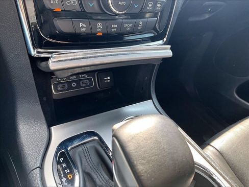 Used 2019 Jeep Grand Cherokee Limited AWD/4WD image 32