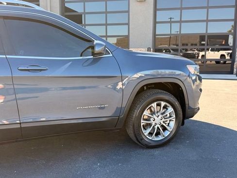 Used 2021 Jeep Cherokee Latitude Lux w/ Trailer Tow Group AWD/4WD image 3