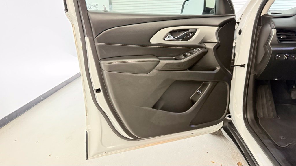 Used 2021 Chevrolet Traverse LT FWD image 23
