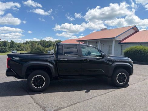 Used 2024 Toyota Tacoma TRD Off-Road AWD/4WD image 11