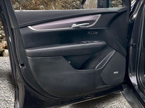 Used 2017 Cadillac XT5 Luxury w/ Driver Awareness Package image 21