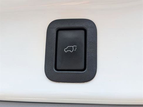 Used 2017 Toyota Highlander Limited image 13
