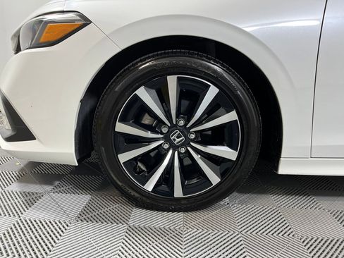 Used 2023 Honda Civic EX image 9