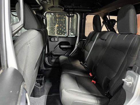 Used 2018 Jeep Wrangler Unlimited Sport S AWD/4WD image 17