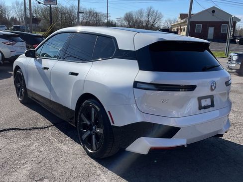 Used 2022 BMW iX xDrive50 w/ Sport Package image 2