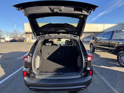 New 2026 Ford Escape ST-Line w/ Tech Pack #1 AWD/4WD image 9