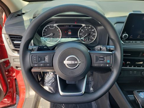 Certified 2024 Nissan Rogue SV FWD image 17