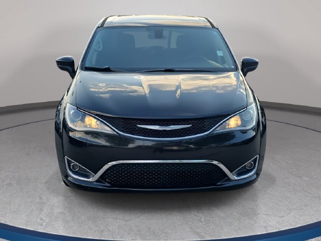 Used 2018 Chrysler Pacifica Touring Plus w/ Tire & Wheel Group FWD image 2