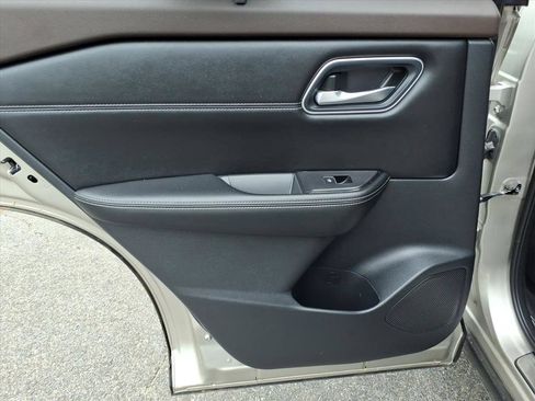Used 2021 Nissan Rogue Platinum AWD/4WD image 19