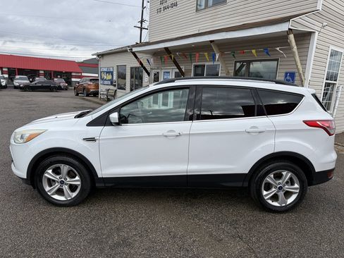 Used 2016 Ford Escape SE w/ Equipment Group 201A FWD image 3