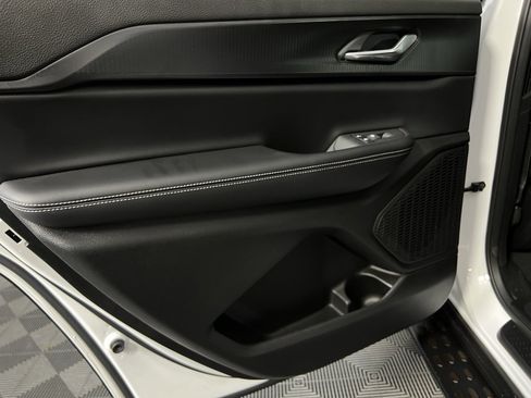 Certified 2024 Jeep Grand Cherokee L Altitude image 27