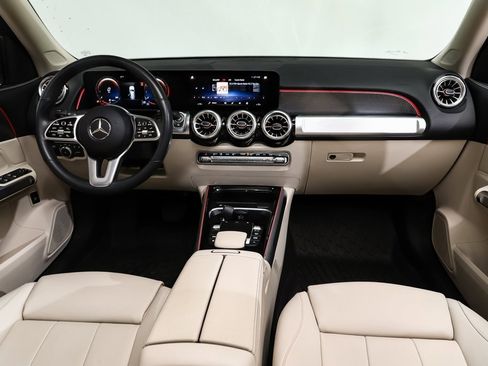 Certified 2022 Mercedes-Benz GLB 250 4MATIC image 8