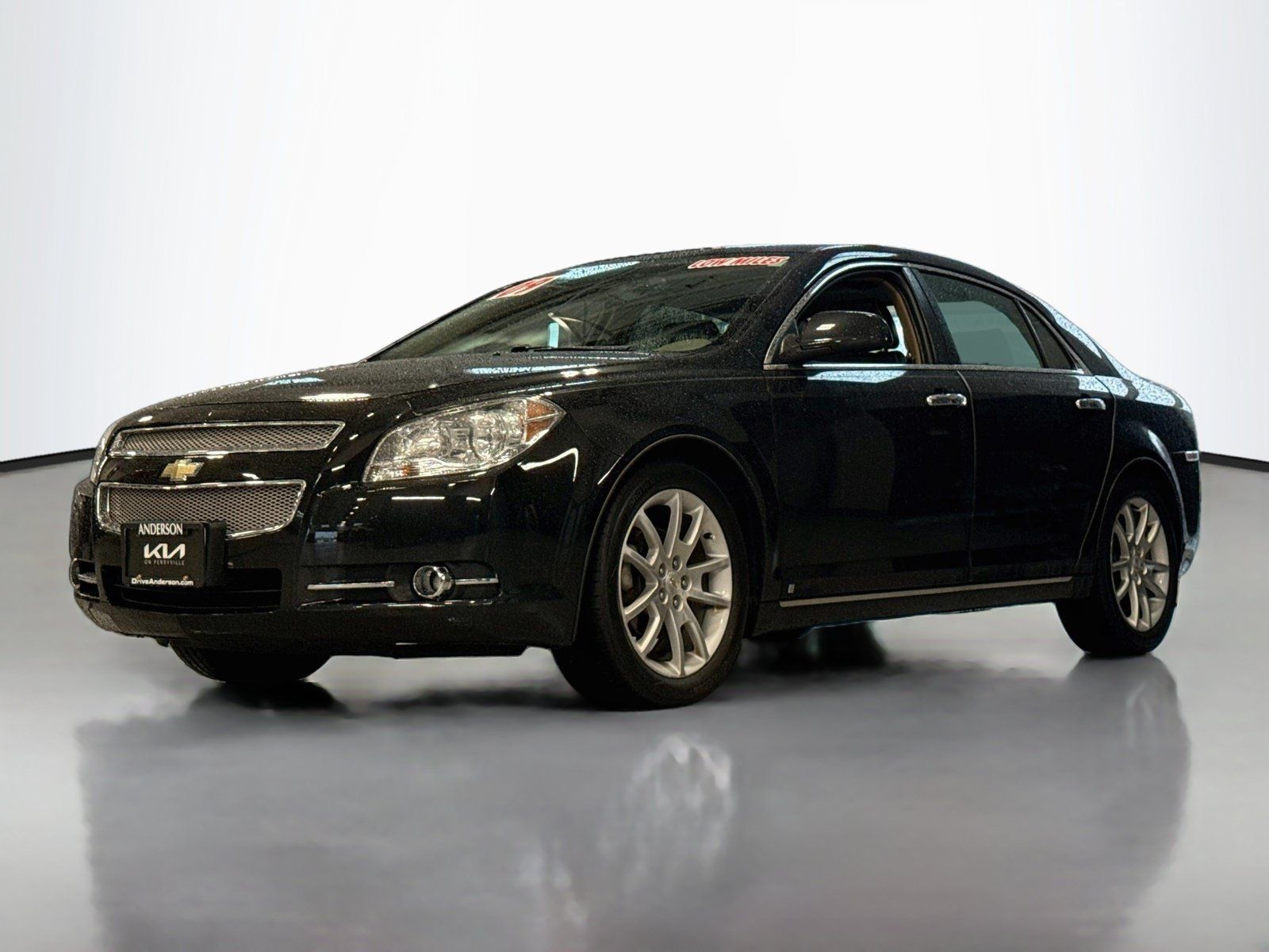 Used 2009 Chevrolet Malibu LTZ FWD image 3