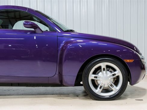 Used 2004 Chevrolet SSR w/ Preferred Equipment Group RWD image 24