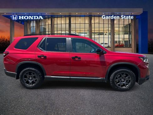 Used 2023 Honda Pilot TrailSport image 5