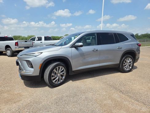 Used 2026 Buick Enclave Preferred FWD image 3