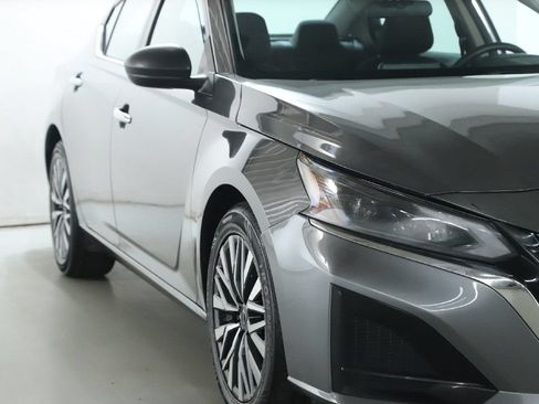 Used 2024 Nissan Altima 2.5 SV FWD image 9
