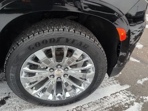 Used 2023 Chevrolet Suburban Premier w/ Premium Package image 16