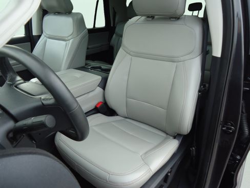 Used 2025 Ford Expedition Max Active AWD/4WD image 26