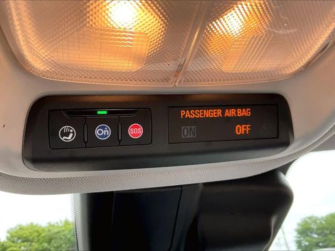 Used 2025 Chevrolet TrailBlazer LT FWD image 32