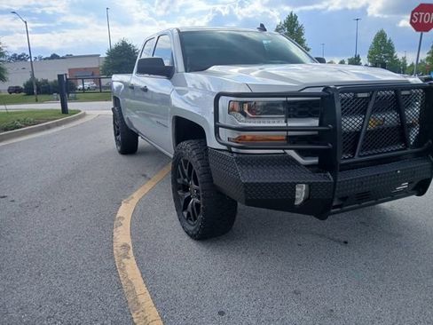 Used 2018 Chevrolet Silverado 1500 Custom w/ Custom Value Package AWD/4WD image 8