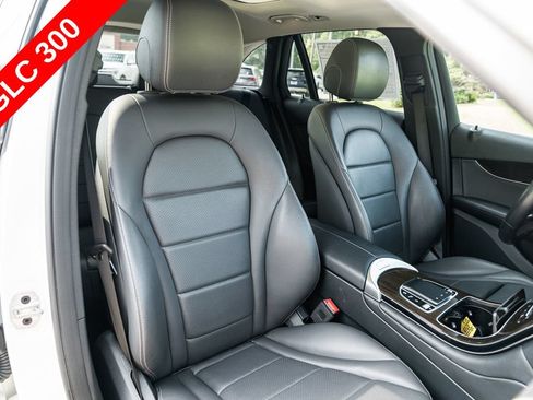 Used 2021 Mercedes-Benz GLC 300 image 29