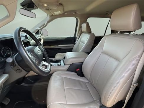 Used 2024 Ford Expedition Max XLT image 17