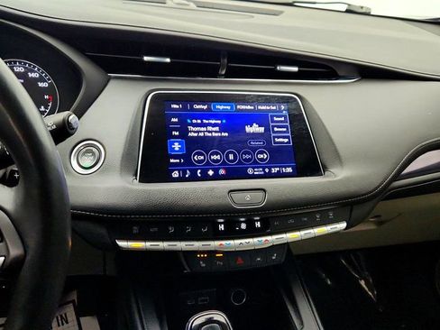 Used 2023 Cadillac XT4 Luxury w/ Cold Weather Package image 18