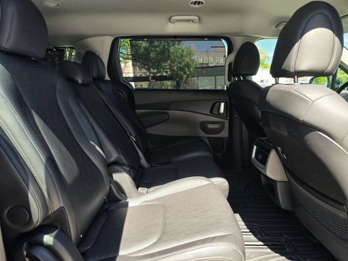 Used 2026 Kia Carnival EX FWD image 37