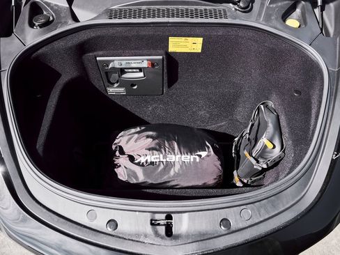 Used 2025 McLaren Artura Spider image 21