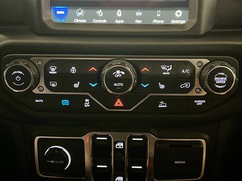 Used 2022 Jeep Wrangler Unlimited Rubicon 4xe w/ Cold Weather Group AWD/4WD image 12
