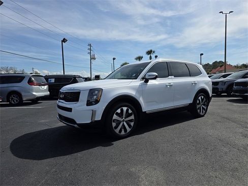 Used 2022 Kia Telluride EX w/ EX Premium Package image 2