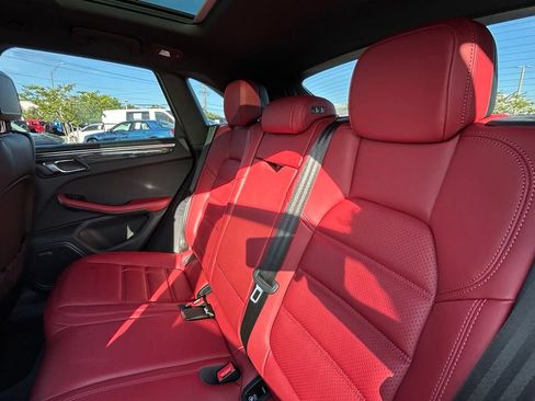 Used 2024 Porsche Macan AWD/4WD image 47
