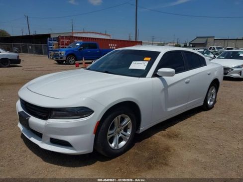Used 2020 Dodge Charger SXT RWD image 2