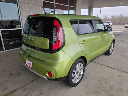 Used 2017 Kia Soul + image 8