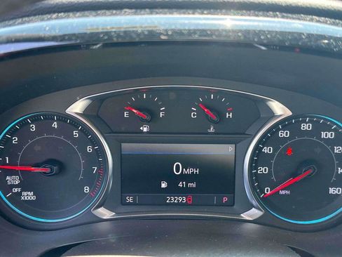 Used 2023 Chevrolet Traverse LT FWD image 25