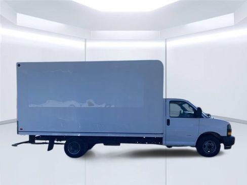 Used 2019 Chevrolet Express 3500 Extended RWD image 4