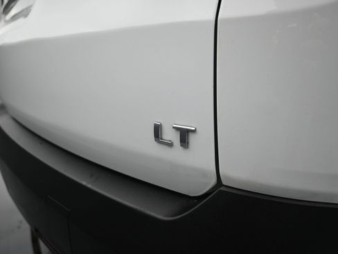 Used 2023 Chevrolet Traverse LT AWD/4WD image 36