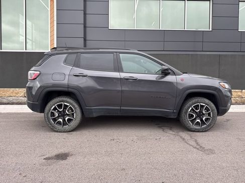 Used 2024 Jeep Compass Trailhawk w/ Trailhawk Convenience Group AWD/4WD image 2