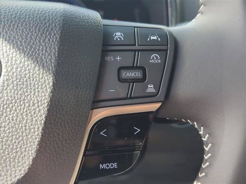 Used 2026 Toyota Camry Hybrid FWD image 13