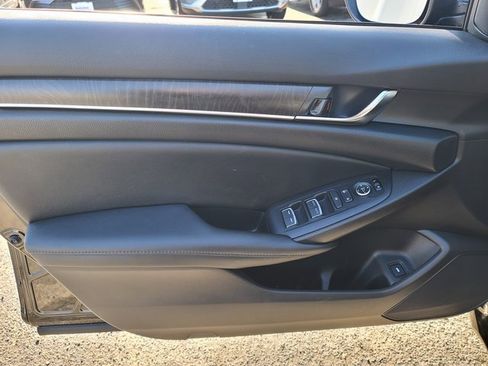 Used 2019 Honda Accord EX image 10