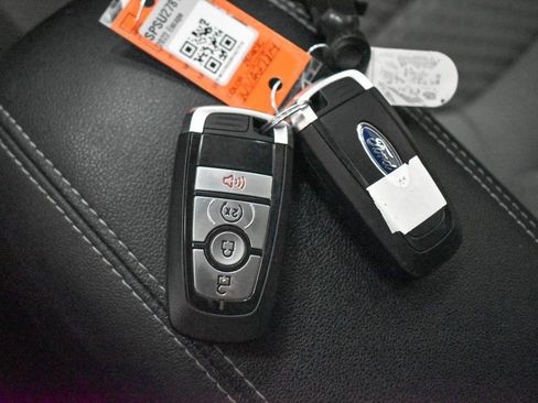 Used 2022 Ford Escape SE w/ SE Sport Appearance Package image 26